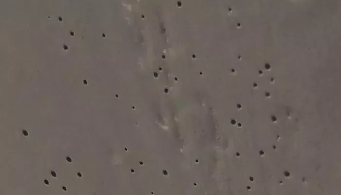 Pinhole appearing in thin films